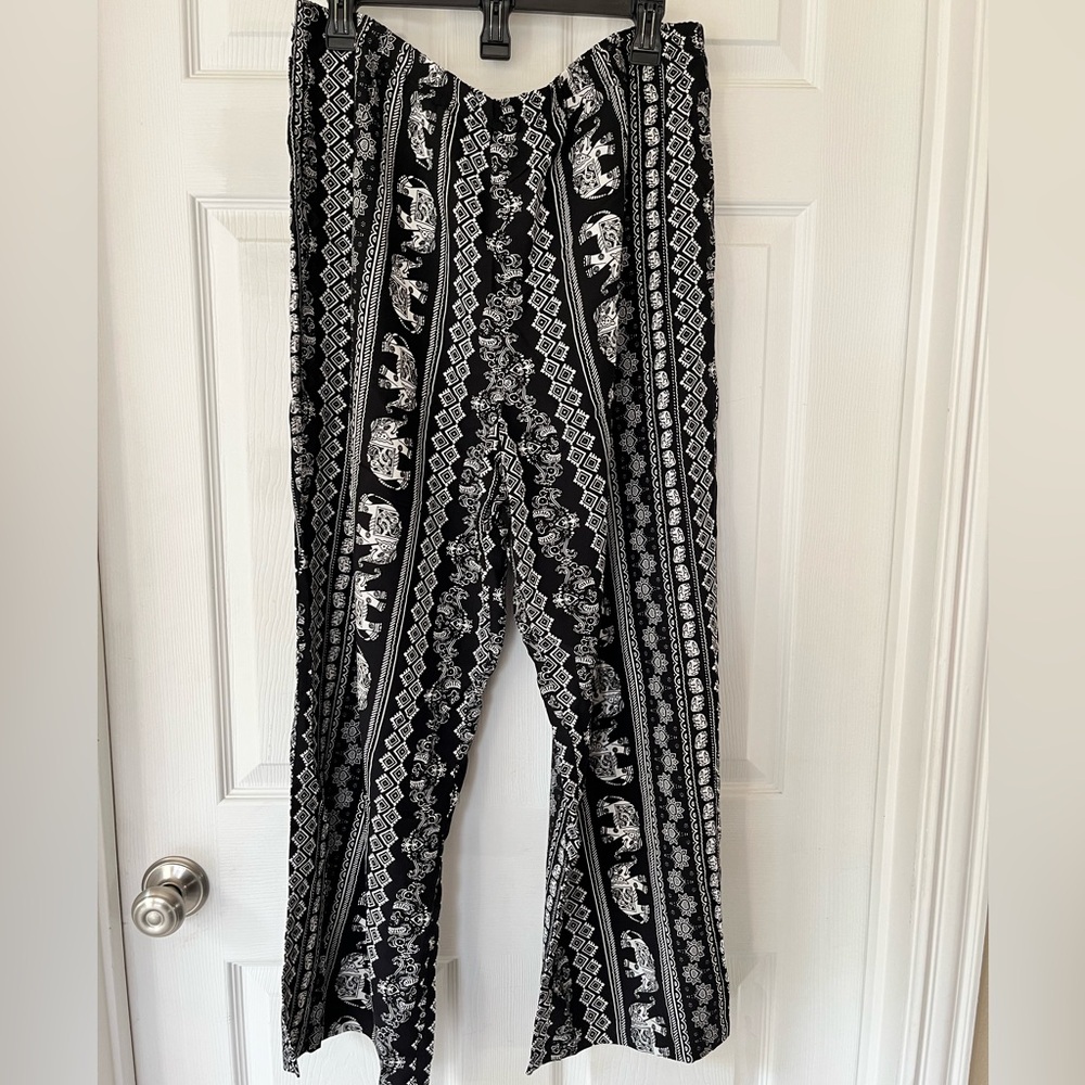 Serengeti Women's Lightweight Pull On Elephant Print Pants Flowy Crop PXL NWOT